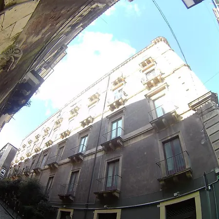 Duomo Sant'agata 公寓 *